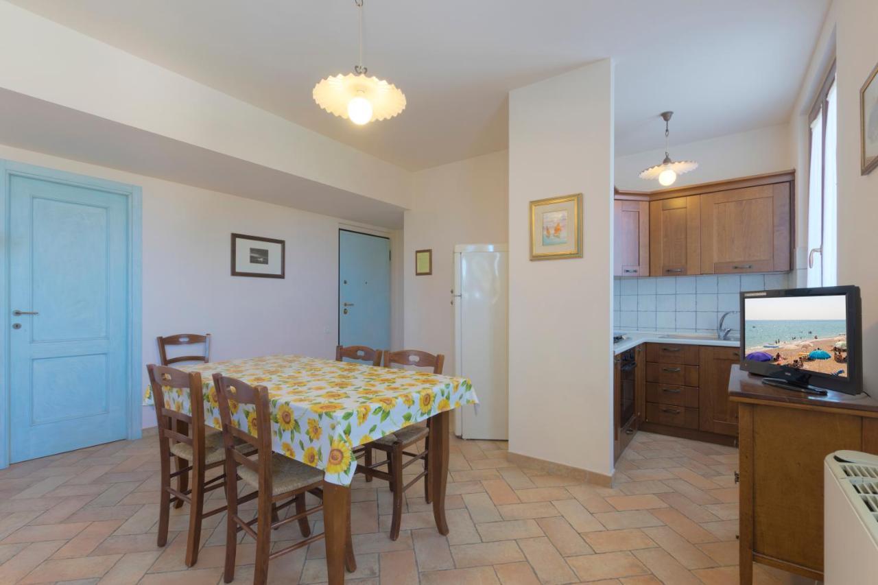 Casale Del Conero Aparthotel ปอร์โตเรกานาติ ภายนอก รูปภาพ